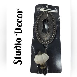 Studio Decor Savannah Ornate Cast Iron Keyhole Hat Coat Hook 8.5x3x3